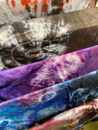Textiles Gestalten - Gefärbte T-Shirts auf der Wäscheleine