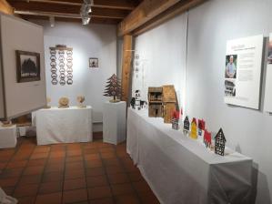 Blick in die Ausstellung zu Hans Rüdins Werken