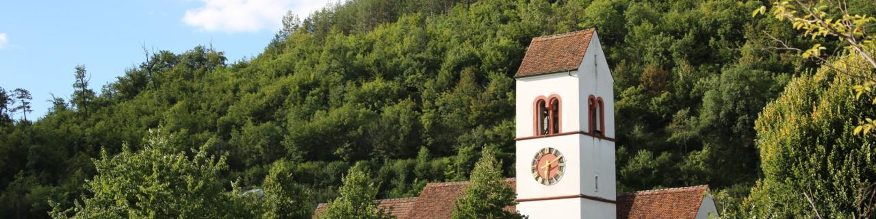 Uhr auf dem Glockenturm der Kirche St. Niklaus, Lausen